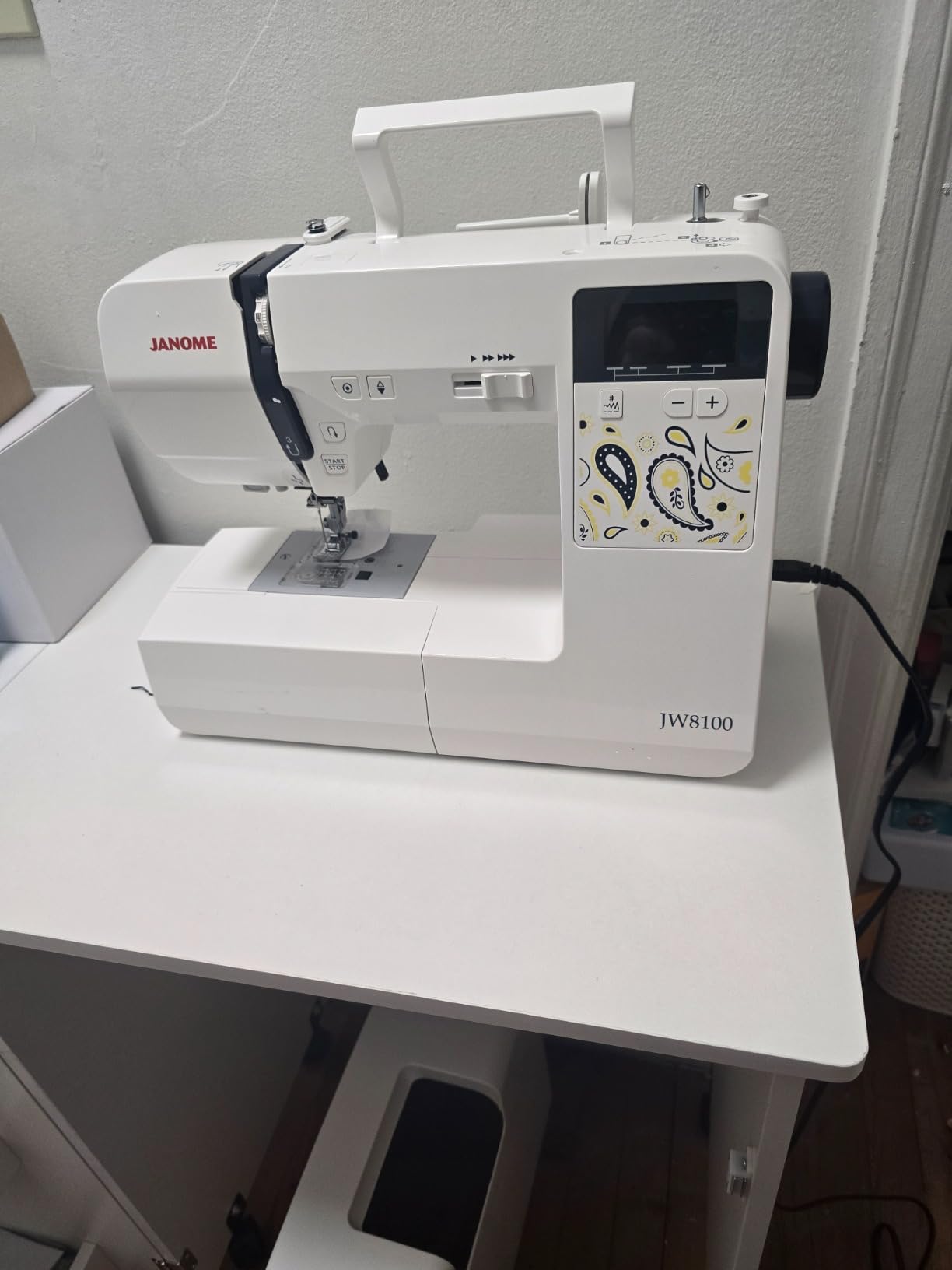 Fully-Featured Computerized Sewing Machine